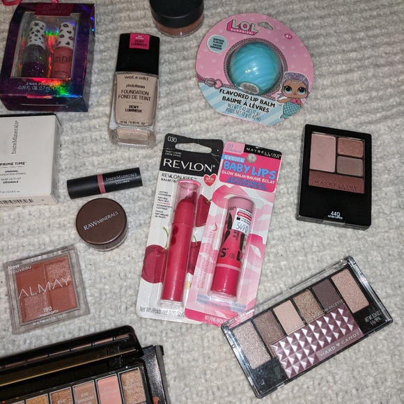 Makeup Bundle - Picture 7 of 12